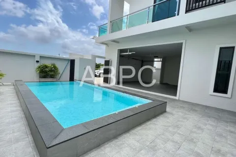Casa de 4 dormitorios en Pattaya, Tailandia № 211836 - foto 15
