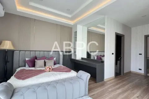 Casa de 4 dormitorios en Pattaya, Tailandia № 211836 - foto 11