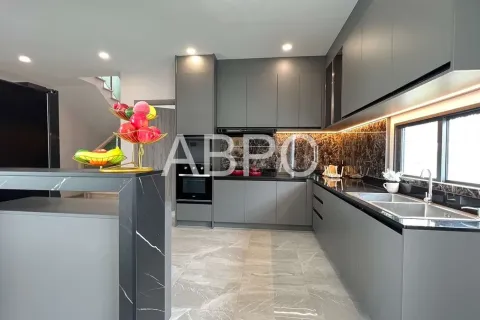 Casa de 4 dormitorios en Pattaya, Tailandia № 211836 - foto 6