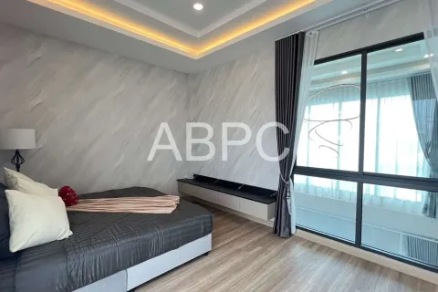 Casa de 4 dormitorios en Pattaya, Tailandia № 211836 - foto 14