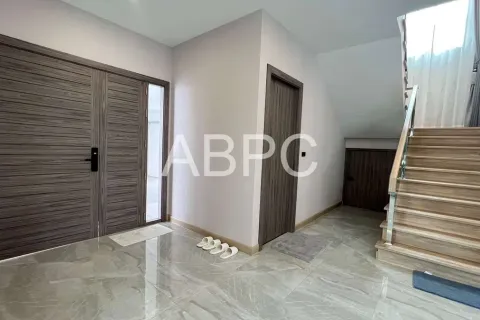 Casa de 4 dormitorios en Pattaya, Tailandia № 211836 - foto 8