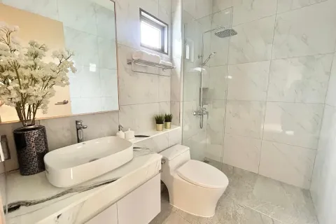 Casa de 4 dormitorios en Pattaya, Tailandia № 211839 - foto 16