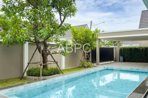 Casa de 3 dormitorios en Pattaya, Tailandia № 211835 - foto 3