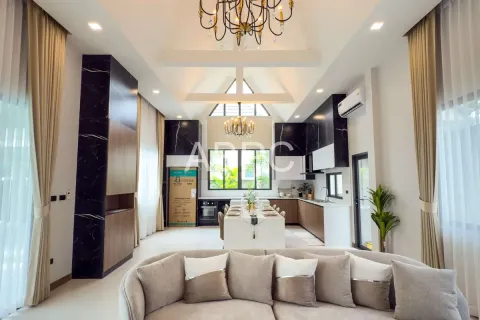 Casa de 3 dormitorios en Pattaya, Tailandia № 211835 - foto 7