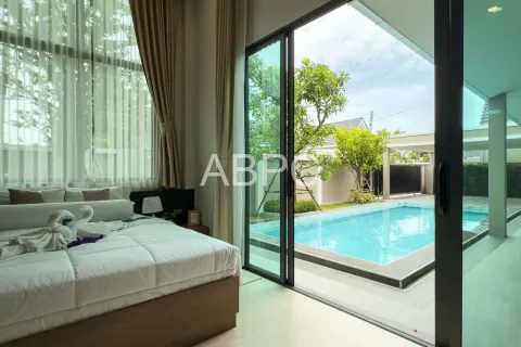 Casa de 3 dormitorios en Pattaya, Tailandia № 211835 - foto 12