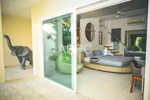 Casa de 5 dormitorios en Pattaya, Tailandia № 211840 - foto 9