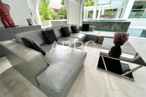 Casa de 5 dormitorios en Pattaya, Tailandia № 211840 - foto 13
