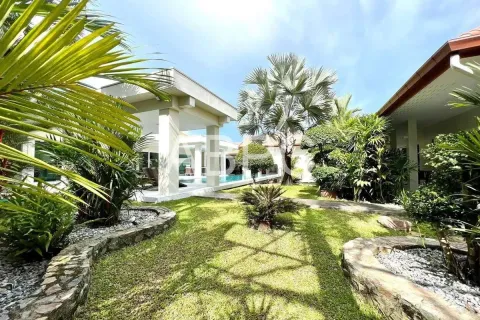 Casa de 5 dormitorios en Pattaya, Tailandia № 211840 - foto 10