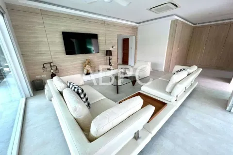 Casa de 5 dormitorios en Pattaya, Tailandia № 211840 - foto 8
