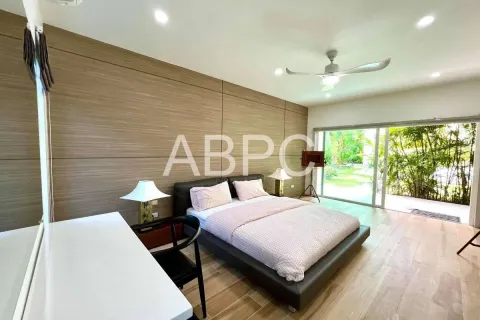 Casa de 5 dormitorios en Pattaya, Tailandia № 211840 - foto 7