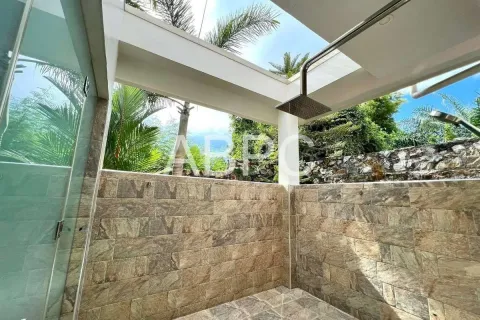 Casa de 5 dormitorios en Pattaya, Tailandia № 211840 - foto 12