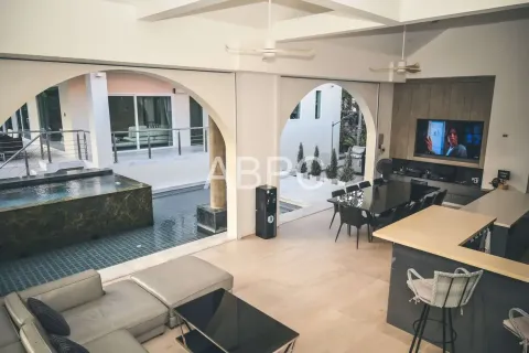 Casa de 5 dormitorios en Pattaya, Tailandia № 211840 - foto 18