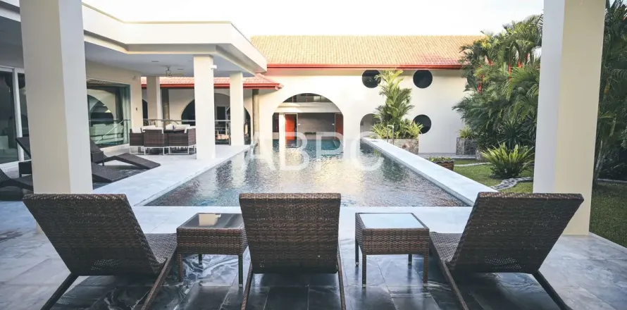 Casa de 5 dormitorios en Pattaya, Tailandia № 211840