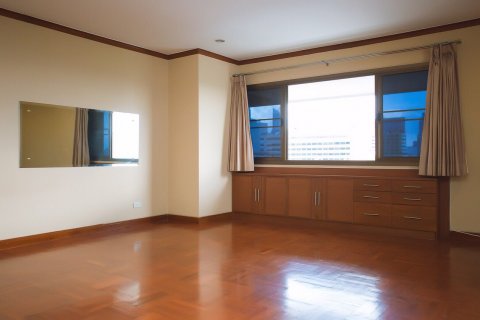 Condo in Bangkok, Thailand, 4 bedrooms  № 143794 - photo 12