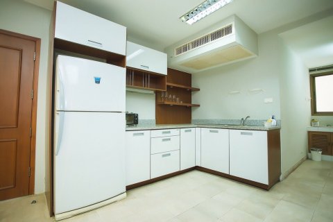 Condo in Bangkok, Thailand, 4 bedrooms  № 143794 - photo 18