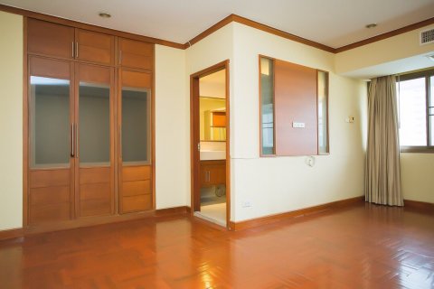 Condo in Bangkok, Thailand, 4 bedrooms  № 143794 - photo 4