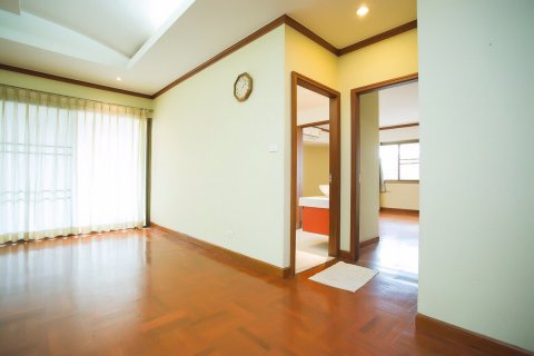 Condo in Bangkok, Thailand, 4 bedrooms  № 143794 - photo 7