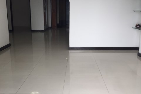 Кондоминиум с 2 спальнями в Бангкоке, Таиланд № 143795 - фото 1