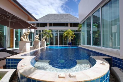 Villa in Phuket, Thailand 5 bedrooms № 158385 - photo 6