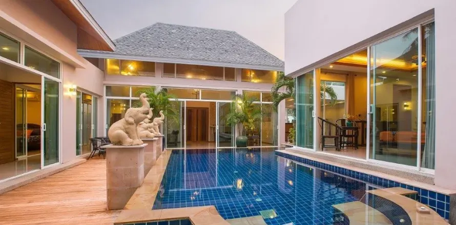 Villa in Phuket, Thailand 5 bedrooms № 158385