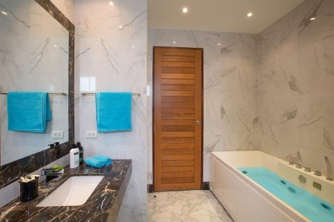 Villa in Phuket, Thailand 5 bedrooms № 158385 - photo 17