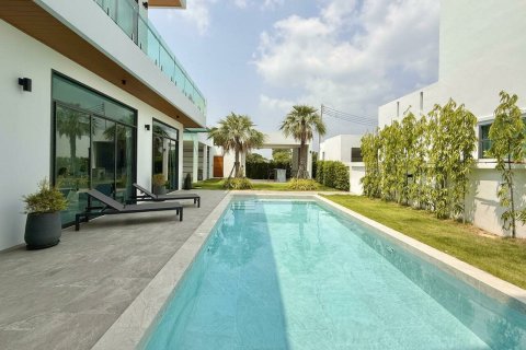 Penthouse in Pattaya, Thailand 4 bedrooms № 172408 - photo 3