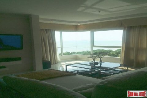 Apartment on Jomtien Beach, Pattaya, Thailand 2 bedrooms № 193560 - photo 2