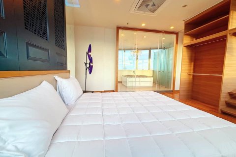 Condominio de 3 dormitorios en Bangkok, Tailandia № 181165 - foto 15