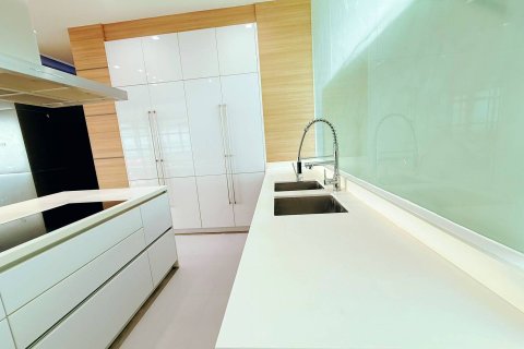 Condo à Bangkok, Thaïlande, 3 chambres  № 181165 - photo 4
