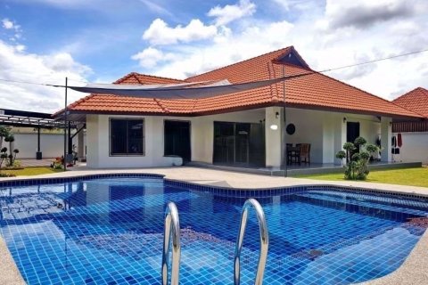 Villa in Pattaya, Thailand 3 bedrooms № 145291 - photo 1