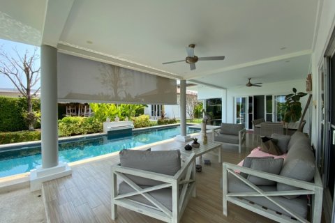 Villa in Hua Hin, Thailand 4 bedrooms № 168371 - photo 4