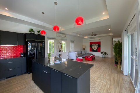 Villa in Hua Hin, Thailand 4 bedrooms № 168371 - photo 8