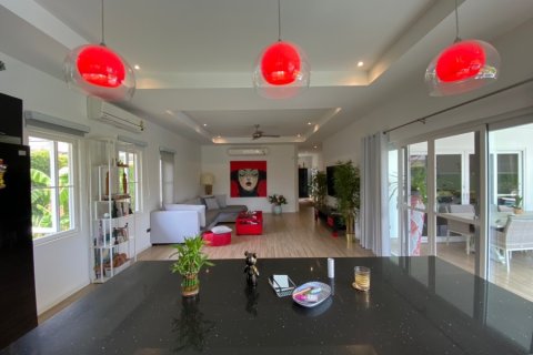 Villa in Hua Hin, Thailand 4 bedrooms № 168371 - photo 9