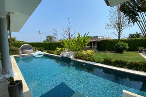 Villa in Hua Hin, Thailand 4 bedrooms № 168371 - photo 3
