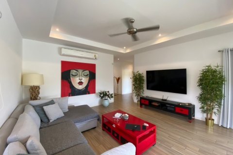 Villa in Hua Hin, Thailand 4 bedrooms № 168371 - photo 7