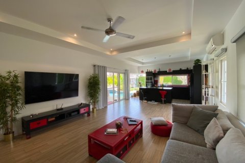 Villa in Hua Hin, Thailand 4 bedrooms № 168371 - photo 6