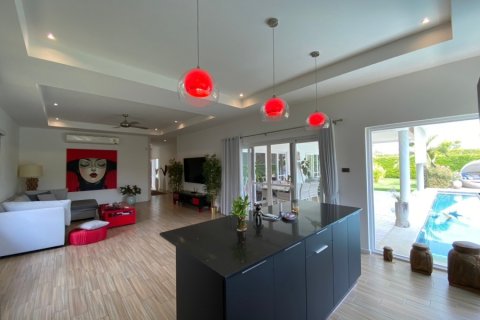 Villa in Hua Hin, Thailand 4 bedrooms № 168371 - photo 10