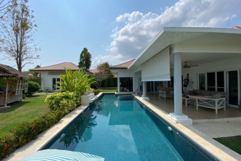 Villa in Hua Hin, Thailand 4 bedrooms № 168371 - photo 2