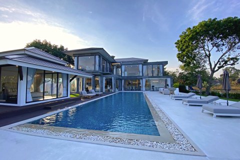 Villa in Cha-am, Thailand 4 bedrooms № 168373