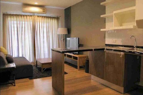 Condo in Bangkok, Thailand, 1 bedroom  № 183458 - photo 1