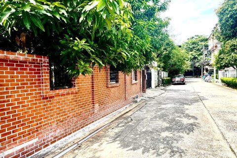 Duplex in Bang Kapi, Bangkok, Thailand 8 bedrooms № 152795 - photo 12