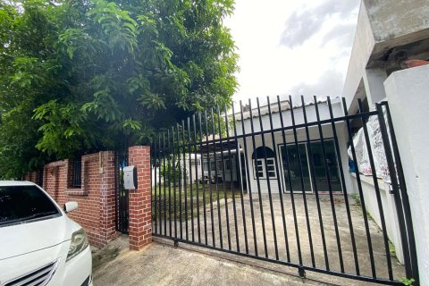 Duplex in Bang Kapi, Bangkok, Thailand 8 bedrooms № 152795 - photo 11