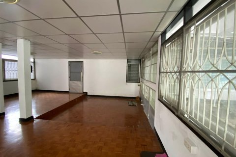 Duplex in Bang Kapi, Bangkok, Thailand 8 bedrooms № 152795 - photo 2