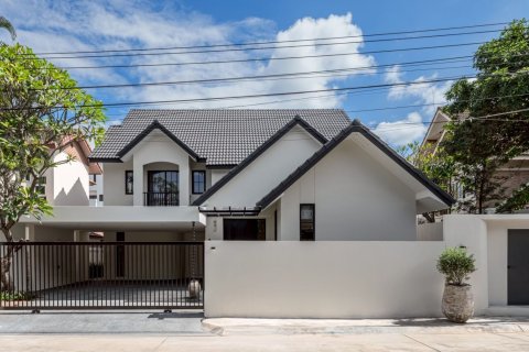 Дом в Чиангмае, Таиланд с 5 спальнями  № 152792 - фото 1