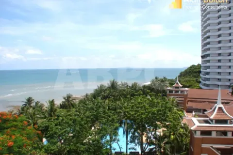 Condo in Pattaya, Thailand, 3 bedrooms № 210408 - photo 21