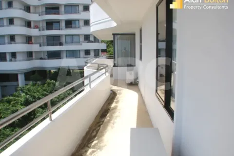 Condo in Pattaya, Thailand, 3 bedrooms № 210408 - photo 18