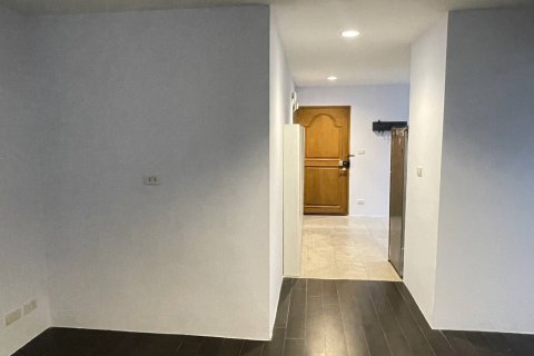 Studio in the Condo in Watthana, Bangkok, Thailand  № 161960 - photo 9