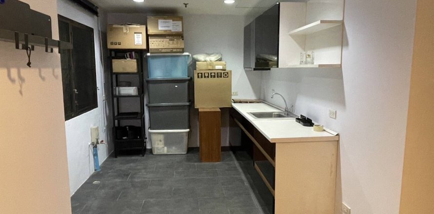 Studio in the Condo in Watthana, Bangkok, Thailand  № 161960