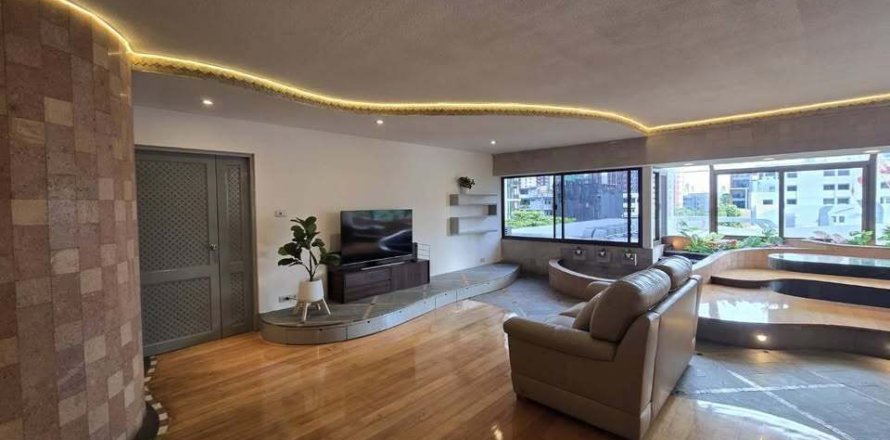 Condo in Pathum Wan, Bangkok, Thailand, 2 bedrooms  № 161957