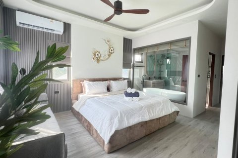 Villa in Phuket, Thailand 3 bedrooms № 161962 - photo 2